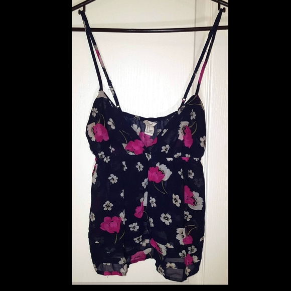 ✴️3 for $15:🌹Flirty, Flowy, Floral... Forever 21!🌹 - Picture 3 of 4
